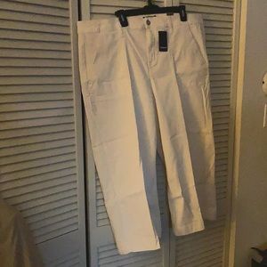 Women’s capri pants, never worn